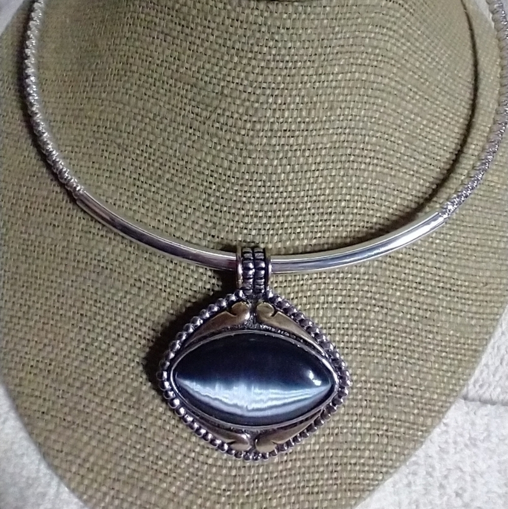Silvertone goldtone two tone choker collar large cats eye 👁️ pendant necklace